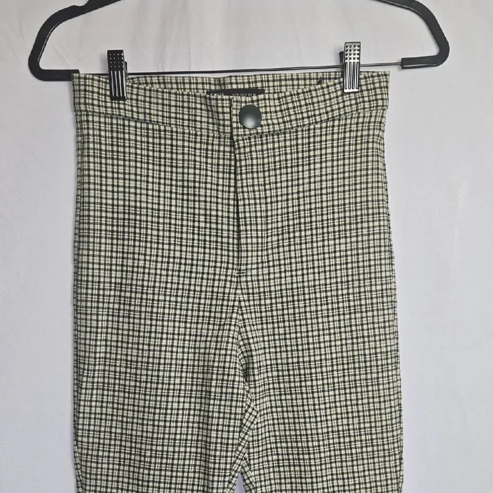 Zara Dark Green and Cream Checkered/Plaid Cropped Pants